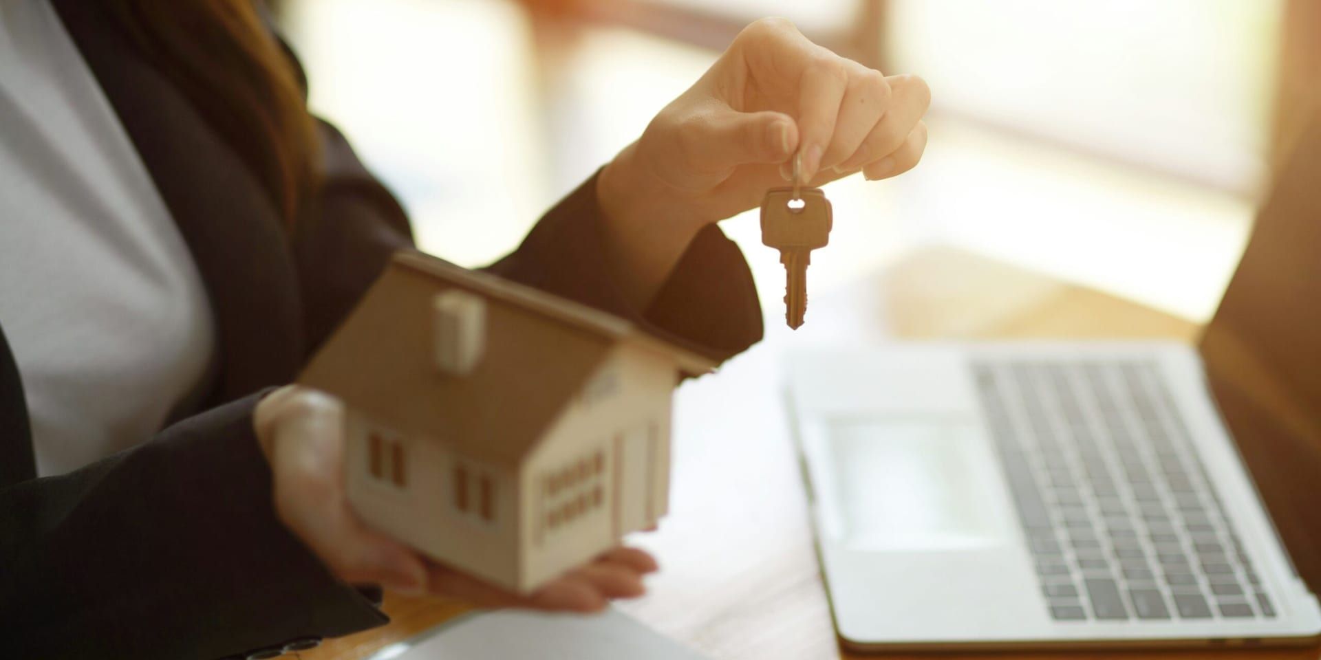 Zillow Projects Cautious Housing Market Recovery with Modest Growth in 2026