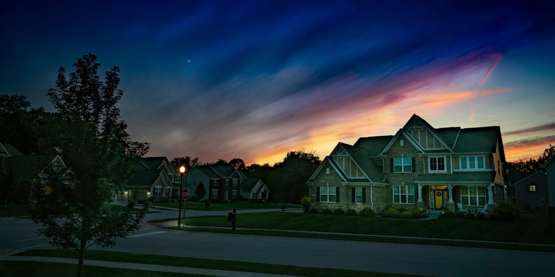 U.S. Housing Market Shows Early Signs of Shift as Mortgage Rates Ease